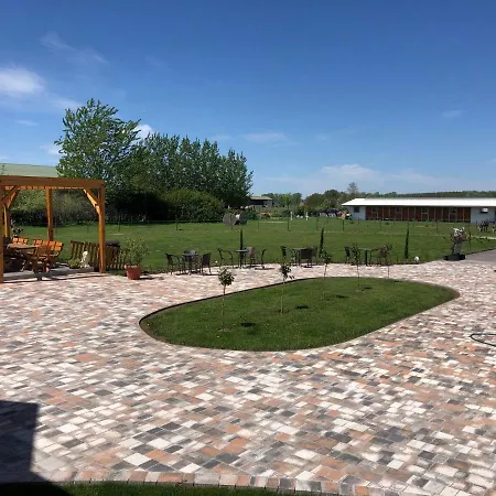 Nagybajcsi Lovaspark és Otthon Vendégház *