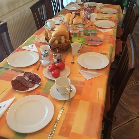 Casa de hóspedes Karám és Lakásétterem