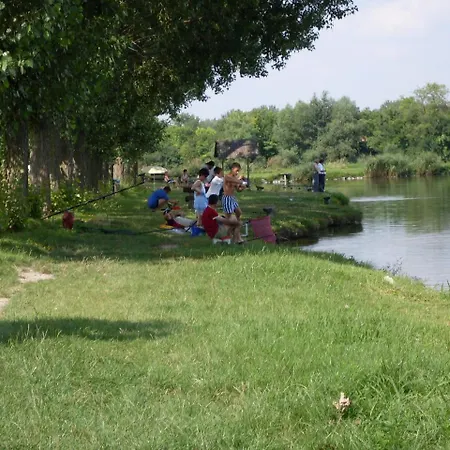 Nagybajcsi Lovaspark és Otthon *