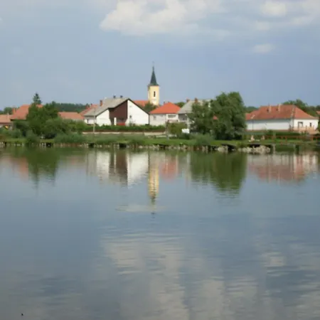 Nagybajcsi Lovaspark és Otthon *