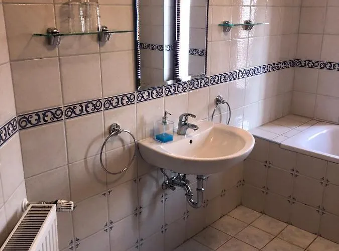 Πανσιόν Karam Vendeghaz Es Lakasetterem Nagybajcs